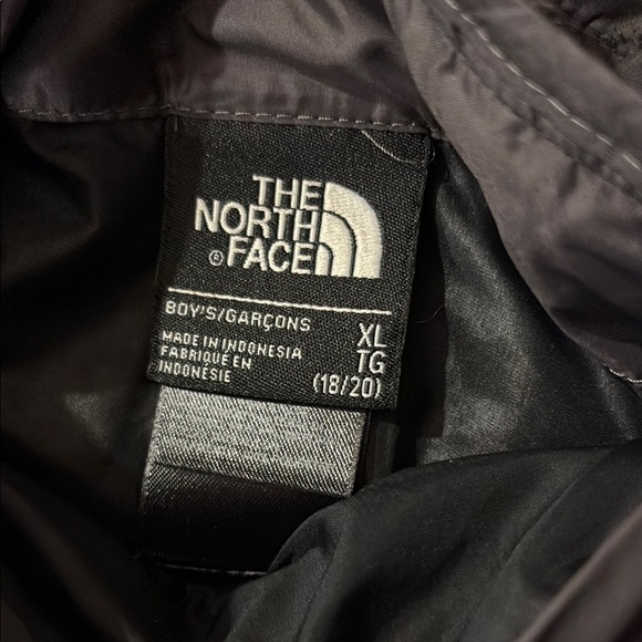 The North Face Reversible Black and Gray Kids Jacket - 18/20 - Picture 7 of 7
